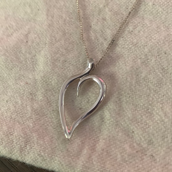 Tiffany & Co. vintage silver leaf/ heart pendant necklace - Picture 3 of 14